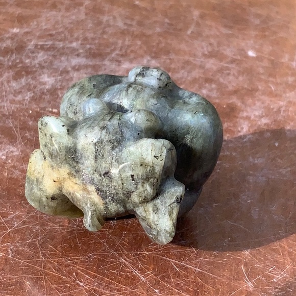 LABRADORITE HAND CARVED CARTOON RABBIT - Picture 9 of 9